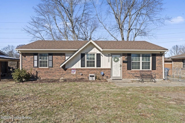 view of front of home featuring a front lawn