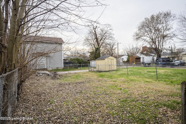 view of yard featuring a storage shed