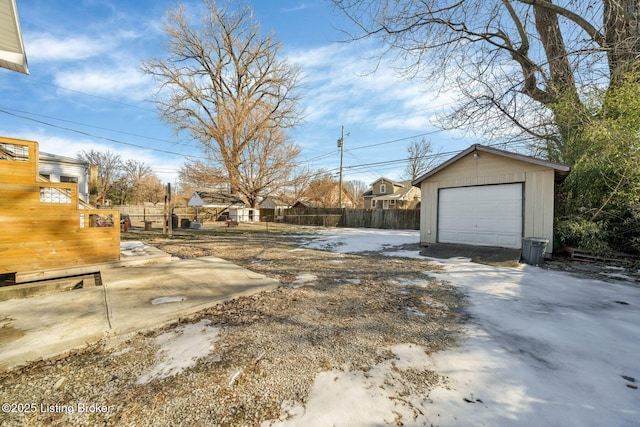 view of yard with an outbuilding and a garage