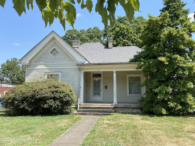 bungalow-style home featuring a front lawn and covered porch