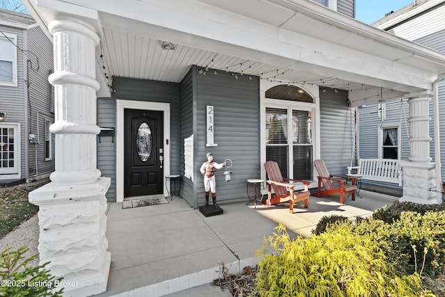 entrance to property featuring covered porch