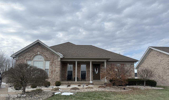 view of front of house with a front lawn and covered porch