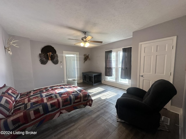 bedroom featuring hardwood / wood-style floors, a textured ceiling, and ceiling fan