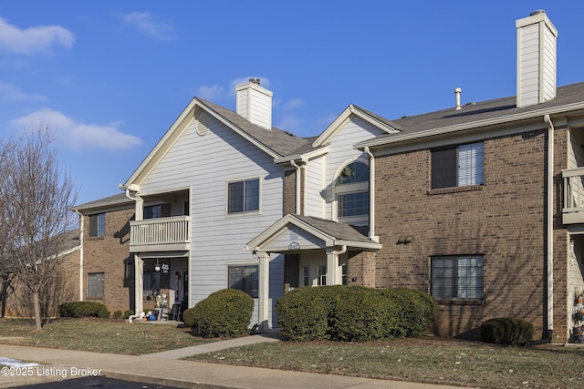 townhome / multi-family property with a balcony