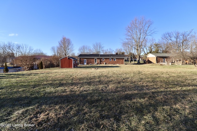 view of yard featuring a storage unit