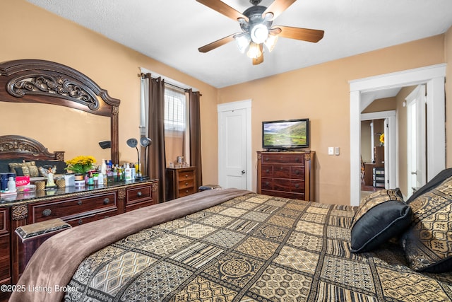 bedroom with ceiling fan