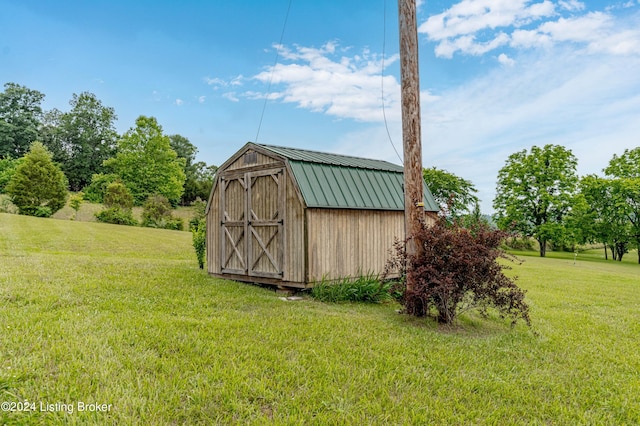 view of outdoor structure featuring a lawn