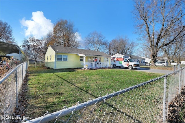 view of front of home featuring a front lawn