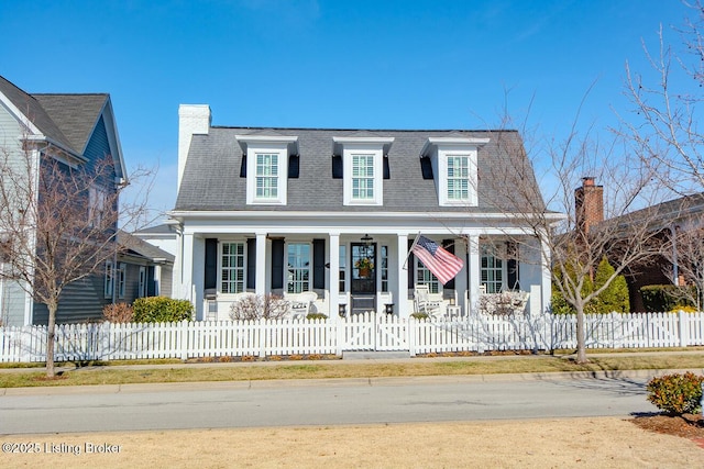 view of front of property featuring a porch