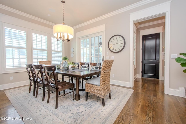 dining space featuring ornamental molding, dark hardwood / wood-style flooring, and a notable chandelier