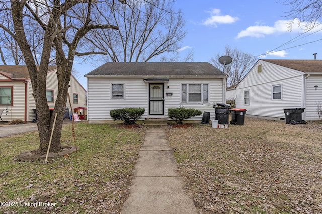 bungalow featuring a front yard