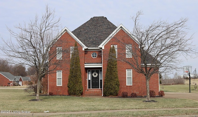 view of front property featuring a front lawn