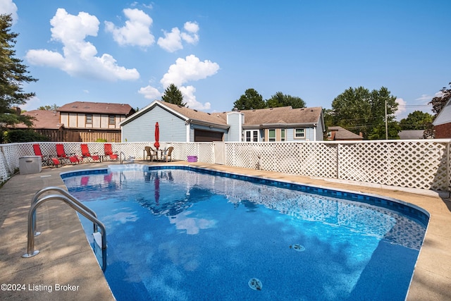 view of swimming pool