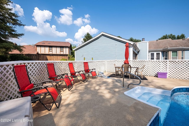 view of patio featuring a jacuzzi