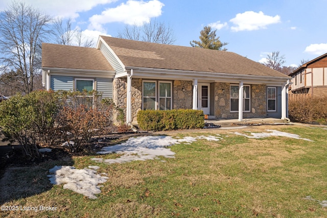 view of front of home with covered porch and a front lawn