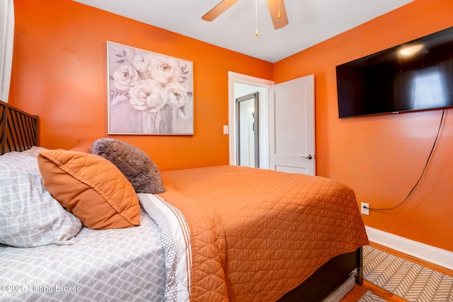 bedroom with ceiling fan