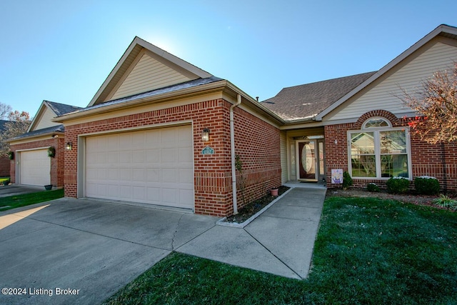 view of front of house featuring a garage and a front yard