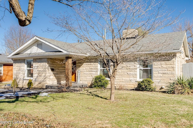 view of front of home featuring a front yard