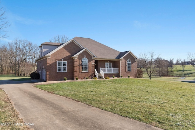 view of front facade featuring covered porch and a front lawn