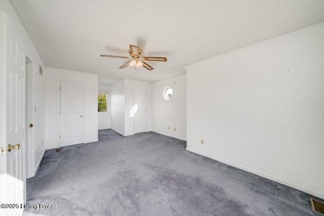 carpeted empty room featuring ceiling fan