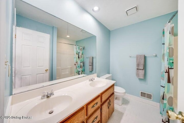 bathroom featuring a shower with curtain, vanity, and toilet