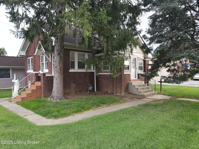 view of front of property with a front yard