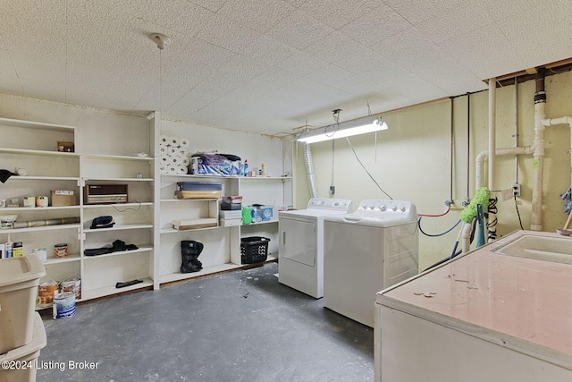 washroom with sink and washing machine and dryer