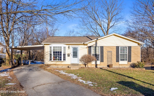 view of front of house featuring a carport and a front lawn