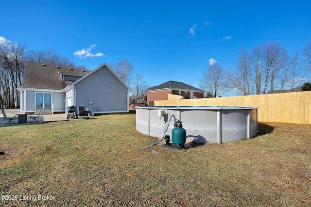 view of yard with a fenced in pool