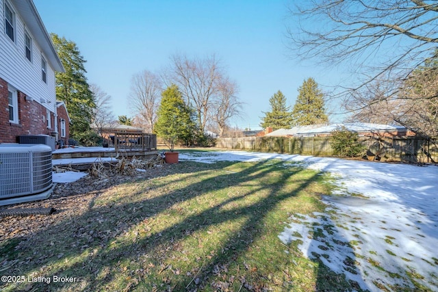 view of yard featuring central AC unit