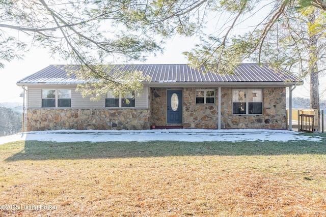 ranch-style house featuring a front yard