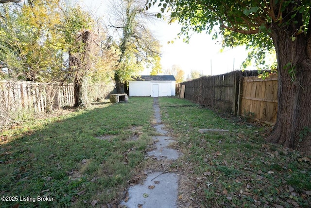 view of yard with a shed