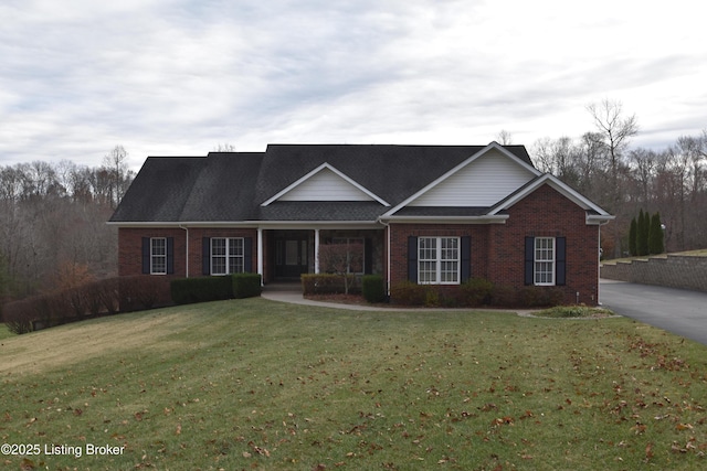 ranch-style home featuring a front lawn