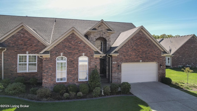 view of front facade featuring a garage and a front yard