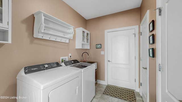 laundry room featuring washer and clothes dryer and sink