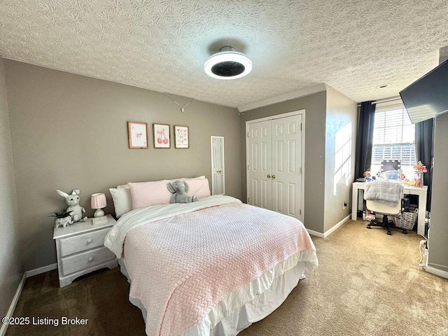 bedroom with carpet floors, a textured ceiling, and a closet