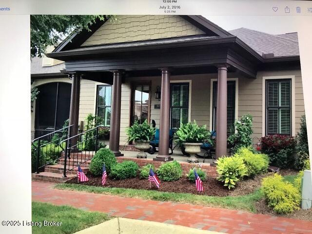 entrance to property featuring covered porch