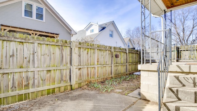 view of yard featuring a patio area