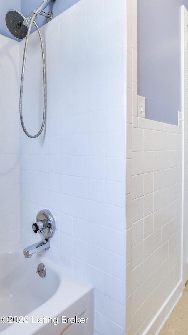 bathroom featuring shower / bathing tub combination