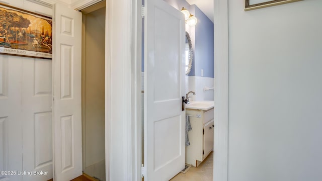 bathroom with vanity