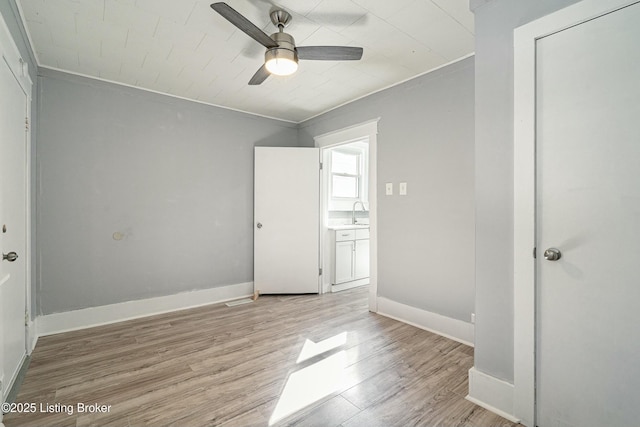 unfurnished bedroom featuring ornamental molding, light hardwood / wood-style floors, a closet, and ceiling fan