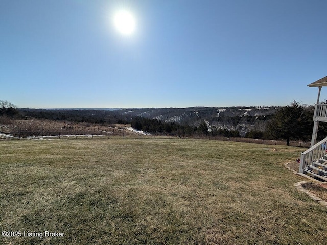 view of yard featuring a rural view