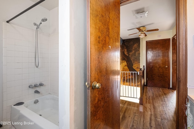 bathroom featuring tiled shower / bath combo, wood-type flooring, and ceiling fan