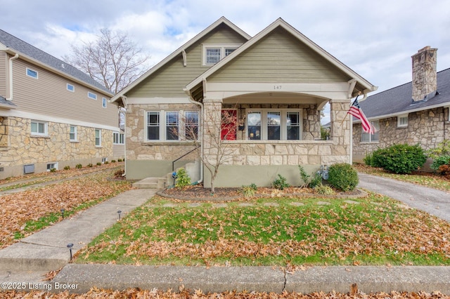 view of front of property featuring a porch