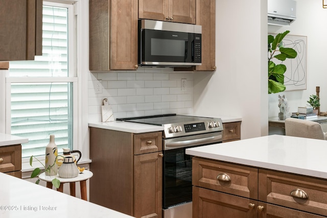 kitchen with tasteful backsplash, stainless steel appliances, and a wall mounted AC