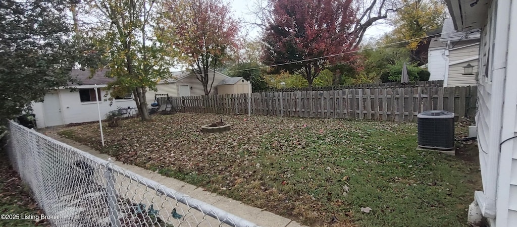 view of yard with cooling unit