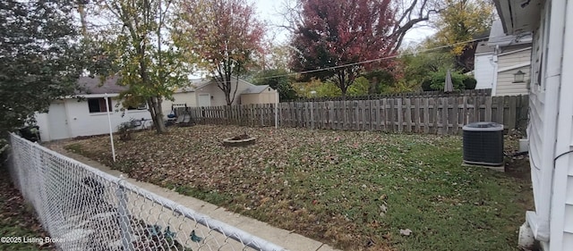 view of yard with cooling unit