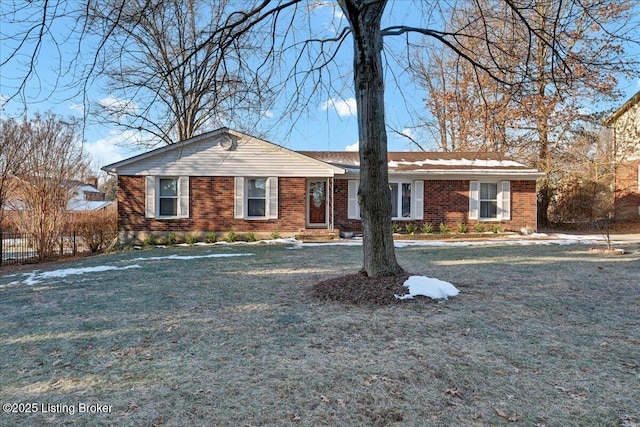 single story home with a front lawn