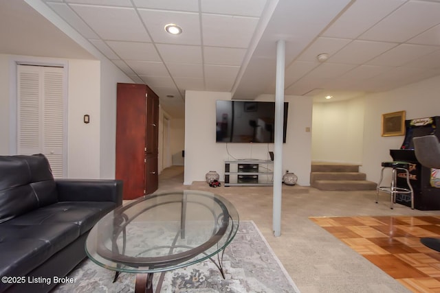 living room featuring a drop ceiling