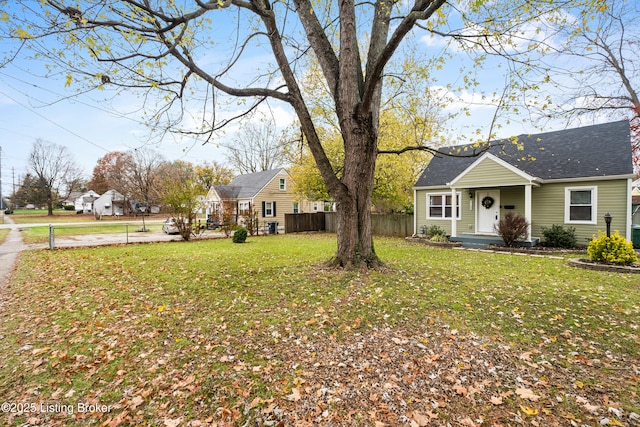 view of front of property with a front lawn